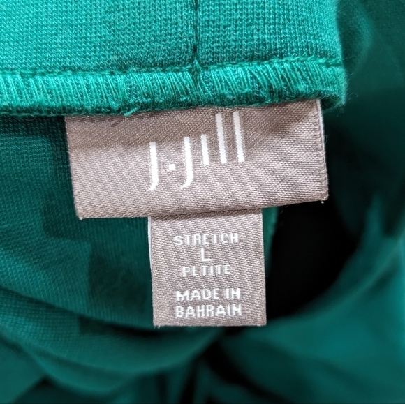 ✨3/$15  J Jill green stretch skirt LP - Picture 5 of 7